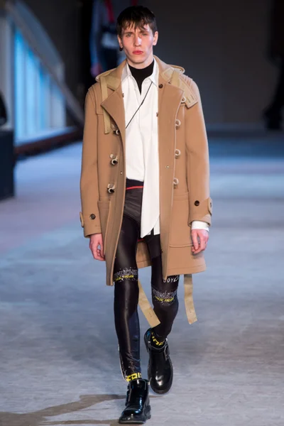 Look 25